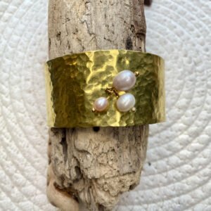 bracelet manchette en laiton martelé et perle en grenat (copie)