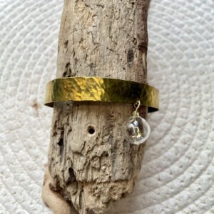 bracelet manchette en laiton martelé et perles d’eau douce (copie)